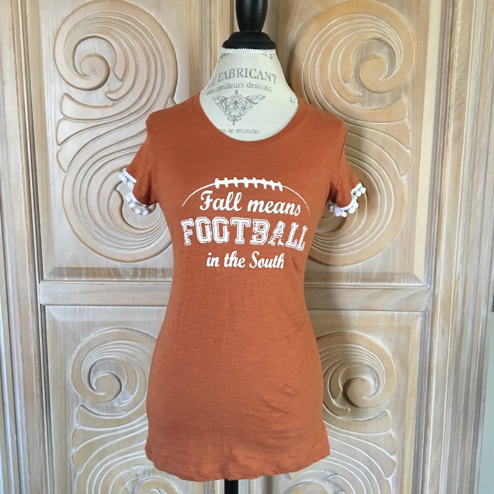 YaYa Club Football T-shirt w/pom detail. Size M